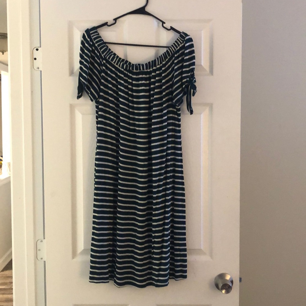 XL short sleeve above knee dress